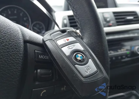 2016 BMW 320I z USA, uszkodzony, nr VIN WBA8A9C5XGK616604